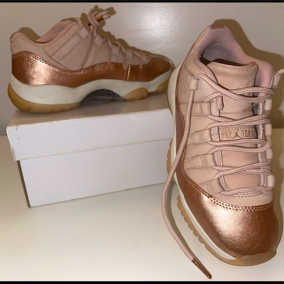jordan retro 11 low rose gold women's shoe